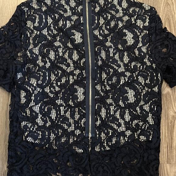 NWOT CARVEN DESIGNER LACE AND GIGHAM BLOUSE NAVY AND WHITE SIZE XS/2 - Picture 8 of 9
